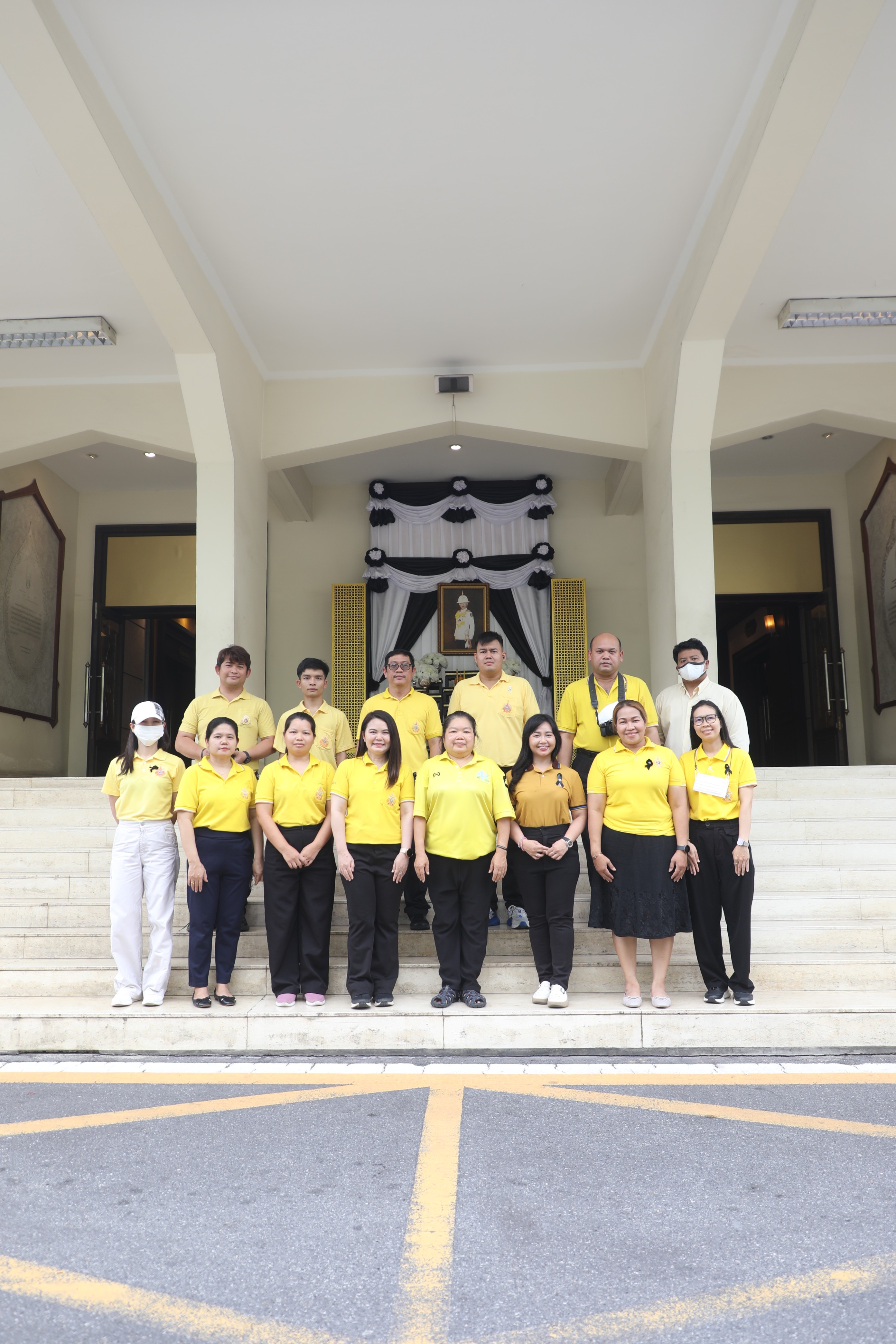title - ส.ป.ก. ร่วมเฝ้ารับเสด็จฯ พระบาทสมเด็จพระเจ้าอยู่หัว และ สมเด็จพระนางเจ้า ฯ พระบรมราชินี เนื่องในโอกาสเสด็จพระราชดำเนินไปในการ พระราชพิธีเฉลิมพระชนมพรรษา 28 กรกฎาคม 2569